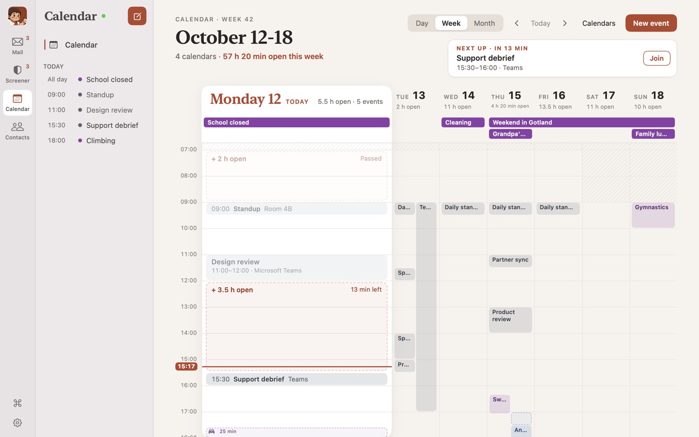 The calendar's week view on Mac, with free hours per day.